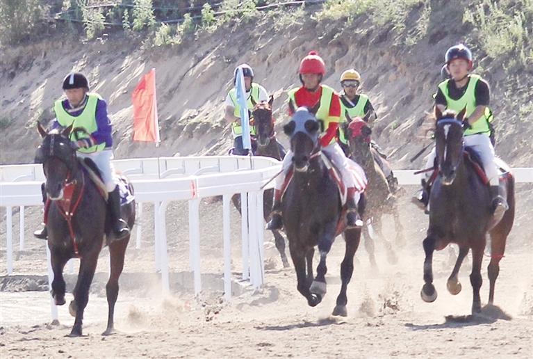 跳着鹰步入, 赛场赛程为, 教练员 跳着鹰步入, 赛场赛程为, 教练员