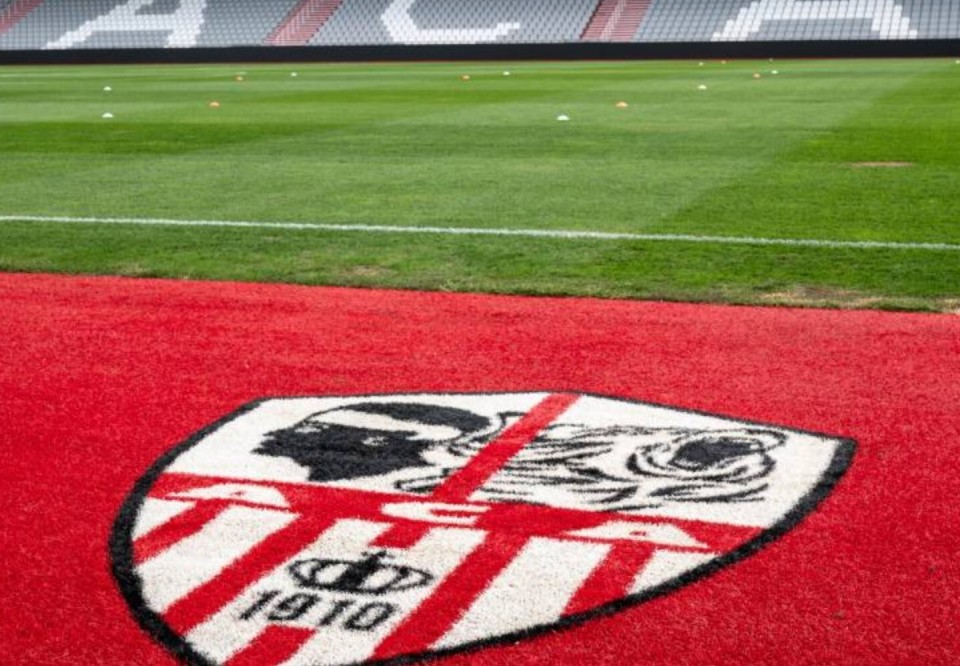 bvGkh, 雅克肖则在