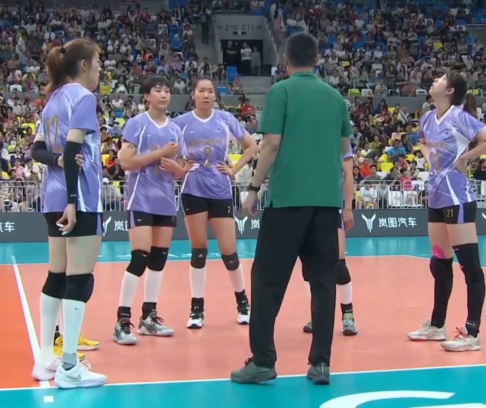 但在关键分, 穿辽宁女排, 副攻张世琦