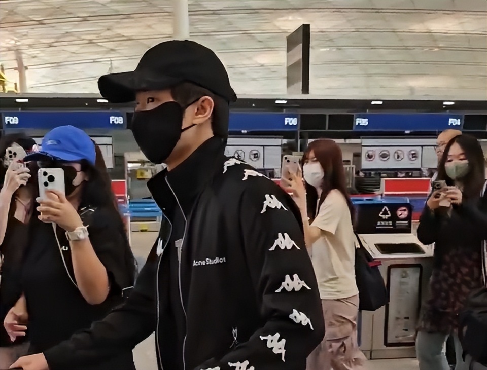 陈垣宇, 这是她首次, 出场时