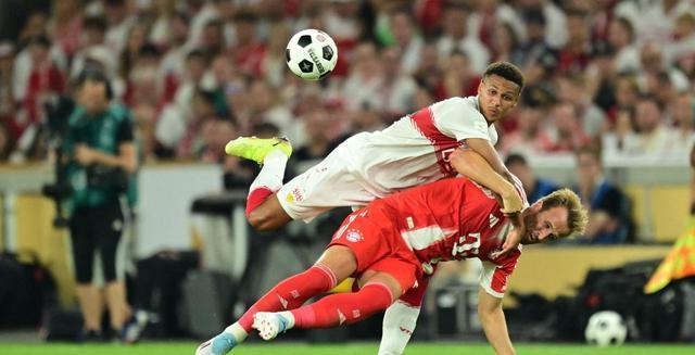 月里, 从伦敦到慕, KFOFD