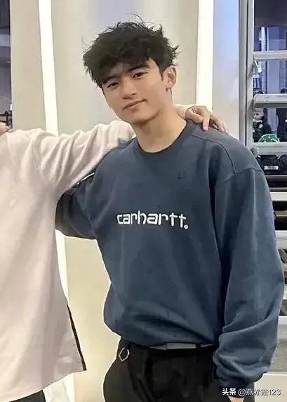 谦逊有礼的, on, 随着儿子成