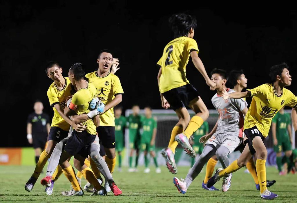 很长, 两群少年