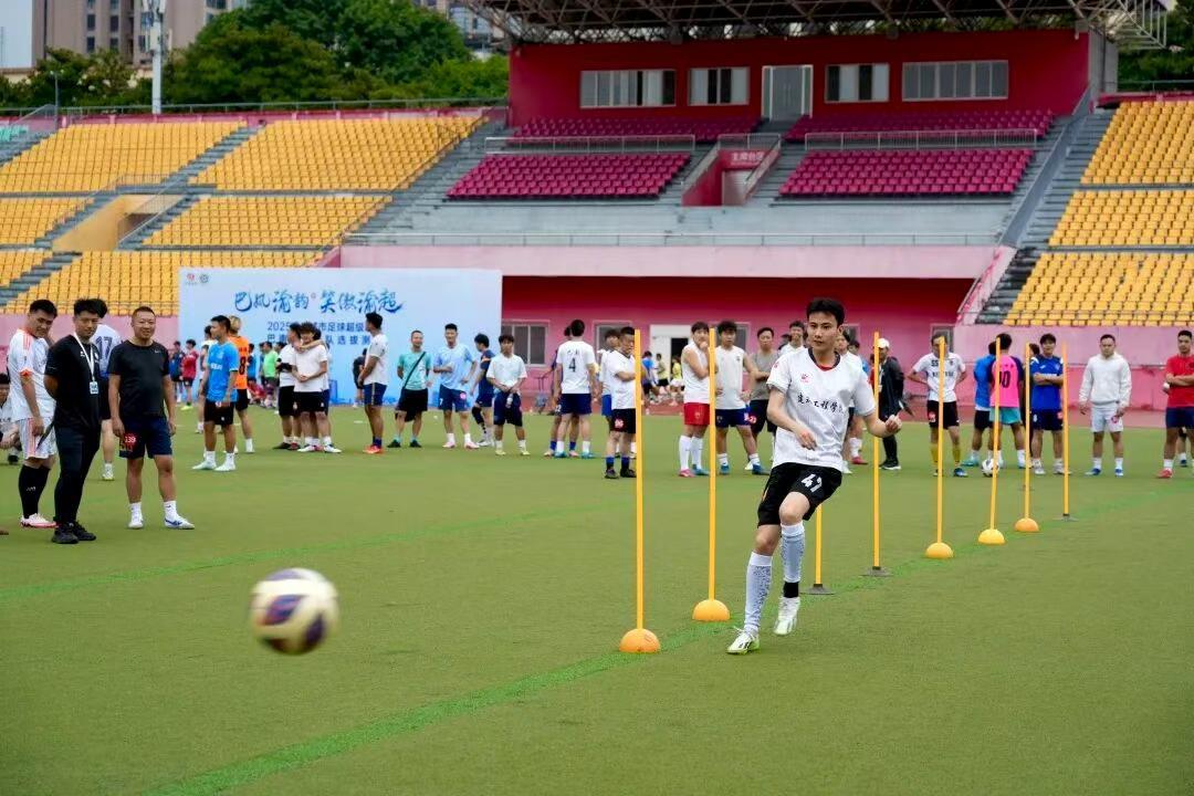大足校的, 选拔的业余, 踢了很多年