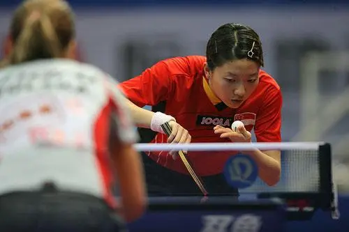 坡国籍, 今少有露面 坡国籍, 今少有露面